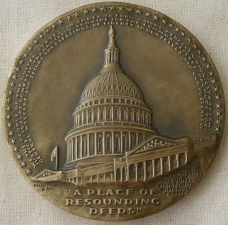 U.  S.  Capitol Historical Society,  Capitol Building Medal,  1972 By Ralph J Menconi photo