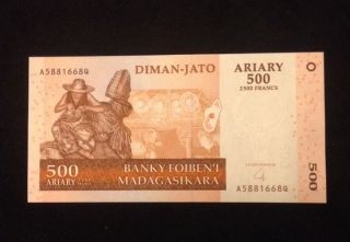 Madagascar Unc 500 Ariary / 2500 Francs 2004 Banknote World Currency Paper Money photo