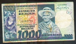 Madagascar 1000 Francs (1974) Pick 65 Fine -. photo