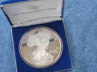 1995 Washington Giant Commemorative.  999 Silver Eagle 8 Troy Ounces E0018 photo