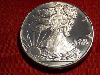 Silver Eagle.  999 Silver 1 Troy Ounce Round Sec2 photo