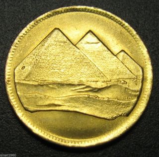 Egypt 1 Piastre Coin Ah 1404 / 1984 Km 553.  1 Pyramids photo