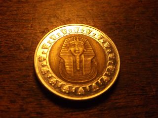 Central Bank Of Egypt.  Tutankhamen 1 Pound Coin. photo
