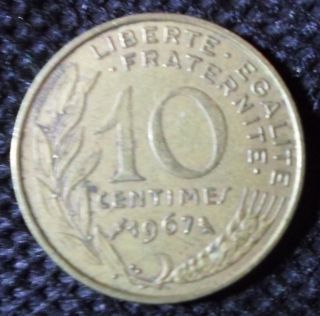 C54 Coin 10 Centimes 1967 France Republique Francaise photo