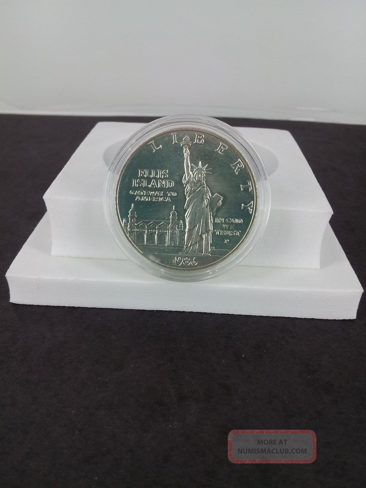 thumbnail image 2 of 1986 P Statue Of Liberty Silver Dollar - Gem BU Uncirculated, Philadelphia Mint 2 of 4