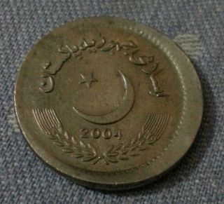 Pakistan 5 Rs 2004 Error Coin Off Center Look photo