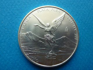 2011 Mexican Libertad Coin (round).  999 Pure Fine Silver 1 Oz (31.  1g) photo