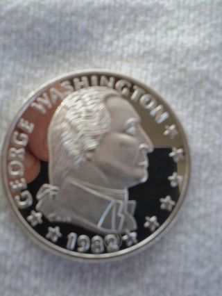 1982 George Washington Coin Pure Silver Art Round.  999 1 Oz photo
