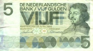 Netherlands: 5 Gulden Banknote,  26 - 4 - 1966,  P - 90a photo