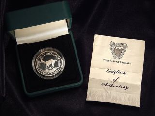 1986 Bahrain 5 Dinars Proof Silver Coin “world Wildlife Fund” W/ Box And photo