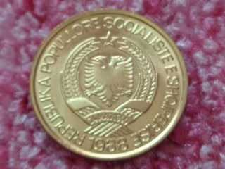 Uncirculated Albania 1988,  1 Lek,  Aluminum - Bronze,  Communist Albania Coin. photo