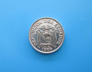 Old Vintage 1966 Ecuador 20 Centavo Coin Ecuadorian Centavos photo