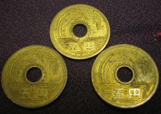 Theree (3) Japanese 5 Yen Rice Coin,  昭和shouwa57,  平成heisei2,  5 (1982、1990、1993） photo
