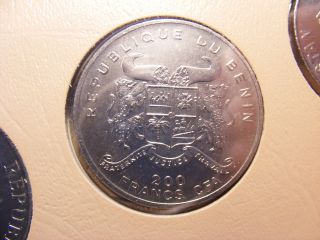 Benin 200 Francs,  1999,  Sydney 2000 Olympics,  Uncirculated,  C/n - Minatge 10,  000 photo