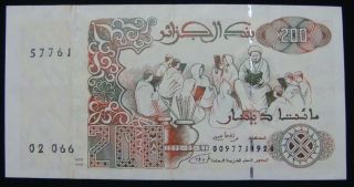 Algeria 200 Dinars 1992,  Pick138 photo
