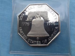 1976 Octagon 200 Years Of Liberty 34.  81 Grams.  999 Silver Medal photo