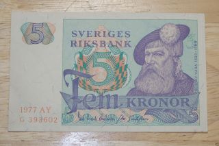 5 Kronor,  1977 Vintage Banknote.  & Uncirculated. photo
