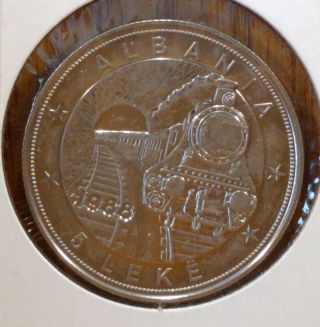 1988 Albania 5 Leke Almost Uncirculated Coin,  Km 61 photo