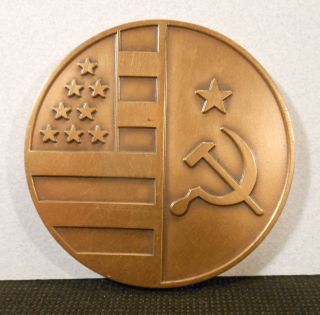 1989 International Alcohol Conference Medallion Usa Soviet Flags Stamford Ct photo