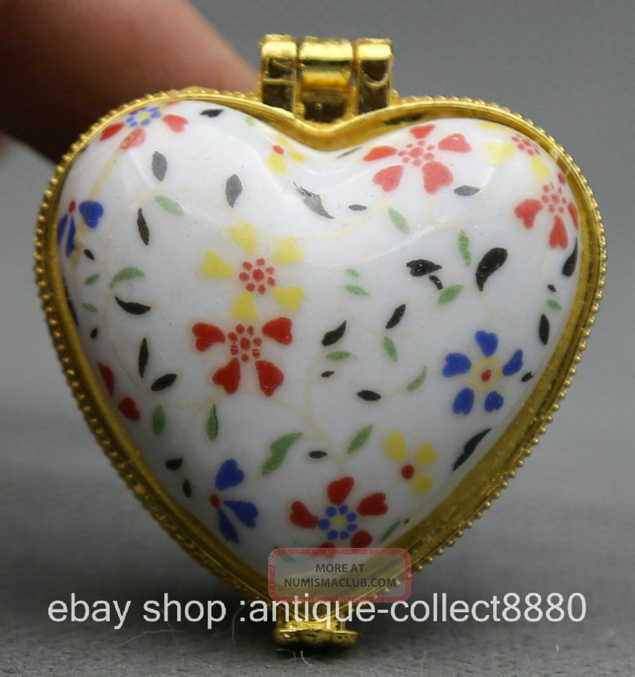 46mm Chinese Colour Porcelain Red Blue Flower Heart - Shaped Fashion Jewelry Box Coins: Ancient photo