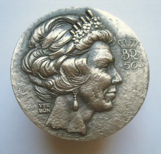 Beatrix Bataviae Regina 1938 - 1988 Silver 999 Medal Queen Of The Netherlands photo