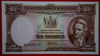 Zealand 1940 - 1967 10 Shillings Unc Note. photo